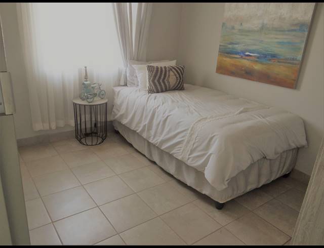 2 BEDROOM APARTMENT BLOCK TO LET IN MOOIKLOOF
